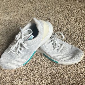 Womens Adidas Tennis Shoes 9.5